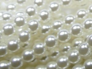 04-132-19001-12025 Shiny Real White Glasparels 4 mm
