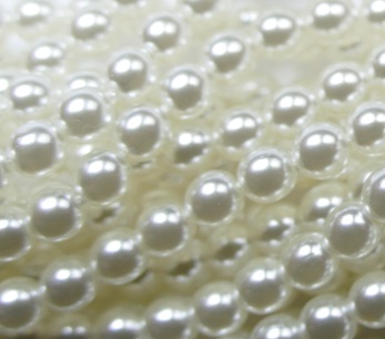 04-132-19001-12025 Shiny Real White Glass Pearl 4 mm color 12025 04-132-19001-12025 Shiny Real White Glasparels 4 mm