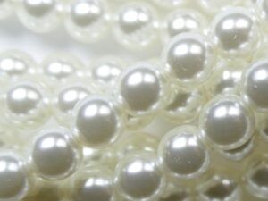 06-132-19001-12025 Shiny Real White Glasparels 6 mm