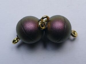 Acryl Magnetic Clasp Polychrome Dark Violet 10 mm.