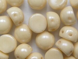 CAB-2-hole-03000-14413 Chalk White Champagne Luster 2-hole Cabochons 6 mm - Afbeelding 1