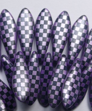 0080731 Jet Pastel Lila Checkered Dagger Beads color 23980-25012CB