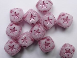 0070495 White Alabaster Fuchsia Washed Czech Glass Square Beads 15 Stuks - Afbeelding 1
