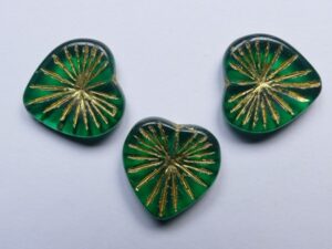 0100627 Emerald Gold Striped Kiwi Heart Beads 3 stuks