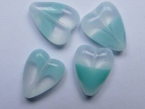 0100628 Crystal Aqua Green Opal Melee Heart Beads 3 stuks