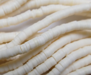 KTH4-03 katsuki heishi disc beads 4 mm Eggshell