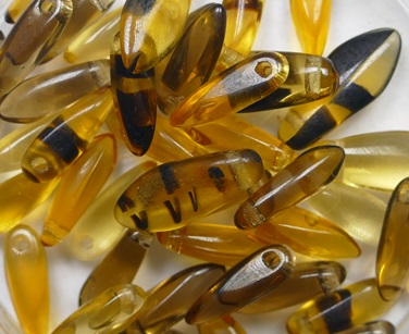 0030377 Honey Butter Czech Glass Small Dagger Beads 12x5 - 10x3 mm