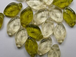 0100635 Champagne en Olive Small Leaves, blaadjes 12x7 mm 25 stuks