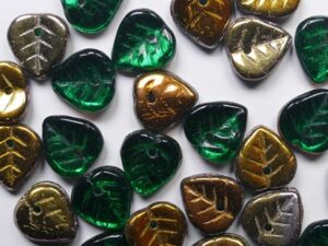 0100636 Emerald Mixed Golden Metallic Coated Leaves, blaadjes 9x9 mm 25 stuks - Afbeelding 1