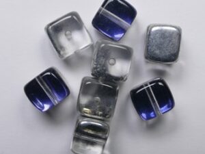 0150215 Backlit Periwinkle Czech Glass Cube Beads 9x9x8 mm 8 stuks