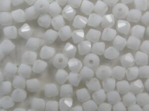 03-MC-03000 Chalk White bicones 3 mm 50 stuks