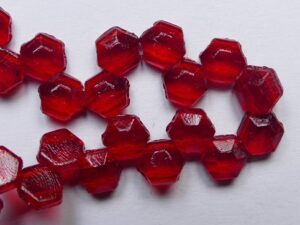 C-HON-90080 Transparent Ruby Chiseled Honeycomb Jewel Beads, 30 stuks