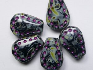 0010550 Jet Travertin Hot Pink Washed Lacy Tear Beads 17x12 mm 6 stuks