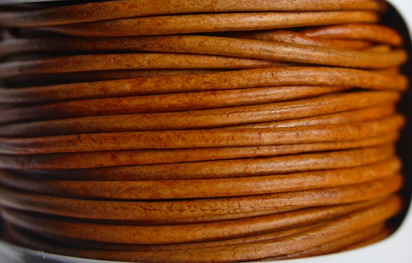 IL-2-DAO Dyed Antique Orange Indiaas leer rond 2 mm