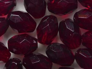 0050371 Garnet Oval Facet 9 x 7 mm. 12 Pc. - Afbeelding 1