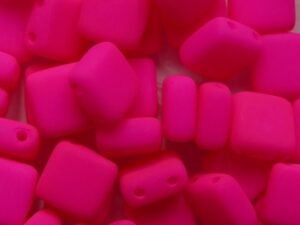 CMT-25123AL Neon Pink Czech Mates 2 hole Tile 25 Pc. - Afbeelding 1