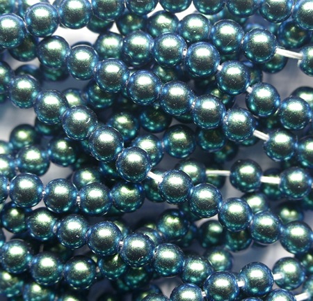 PrP-04-PPEG Pearlescent Peacock Green Preciosa parels 4 mm