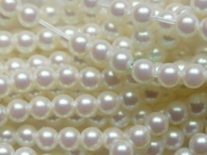 PrP-04-PWH Pearlescent White Preciosa Parels 4 mm