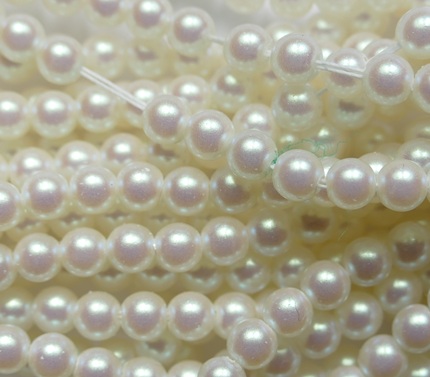PrP-04-PWH Pearlescent White Preciosa parels 4 mm