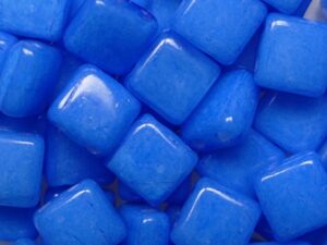 CMT-23B04 Opaque Tranquil Blue Czech Mates 2 hole Tile 25 Pc. - Afbeelding 1