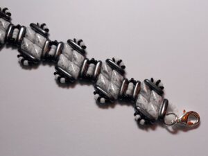 KIT Rhombus Bracelet: A Day in the Office by Zsuzsanna Erdei KIT