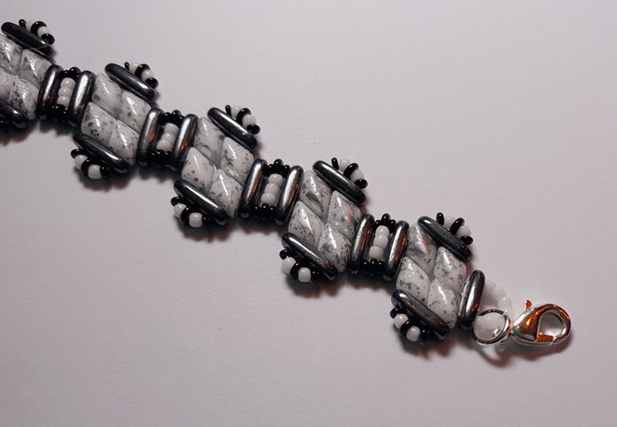 rhombus bracelet a day in the office