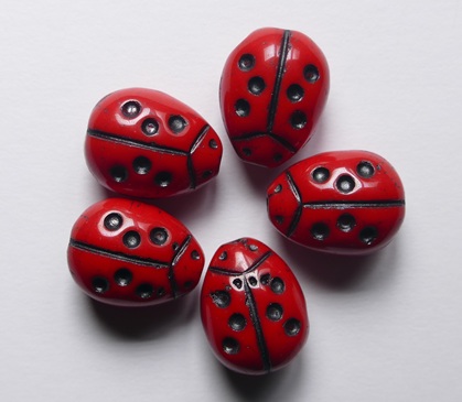 0050376 Opaque Red Black Washed Lieveheersbeestje 14x11 mm color 93180-46441