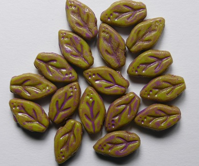 0100657 Opaque Green Pink Stone kersen blaadje cherry leaf 10 x 6 mm color 53400-33306 Opaque Green Pink Stone Kersenblaadje, Cherry Leaf