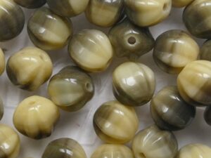 Ivory-Clay Melon Beads 6 mm