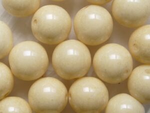 08-R-03000-14413 Chalk White Champagne Luster Druk Round Glass beads 8 mm